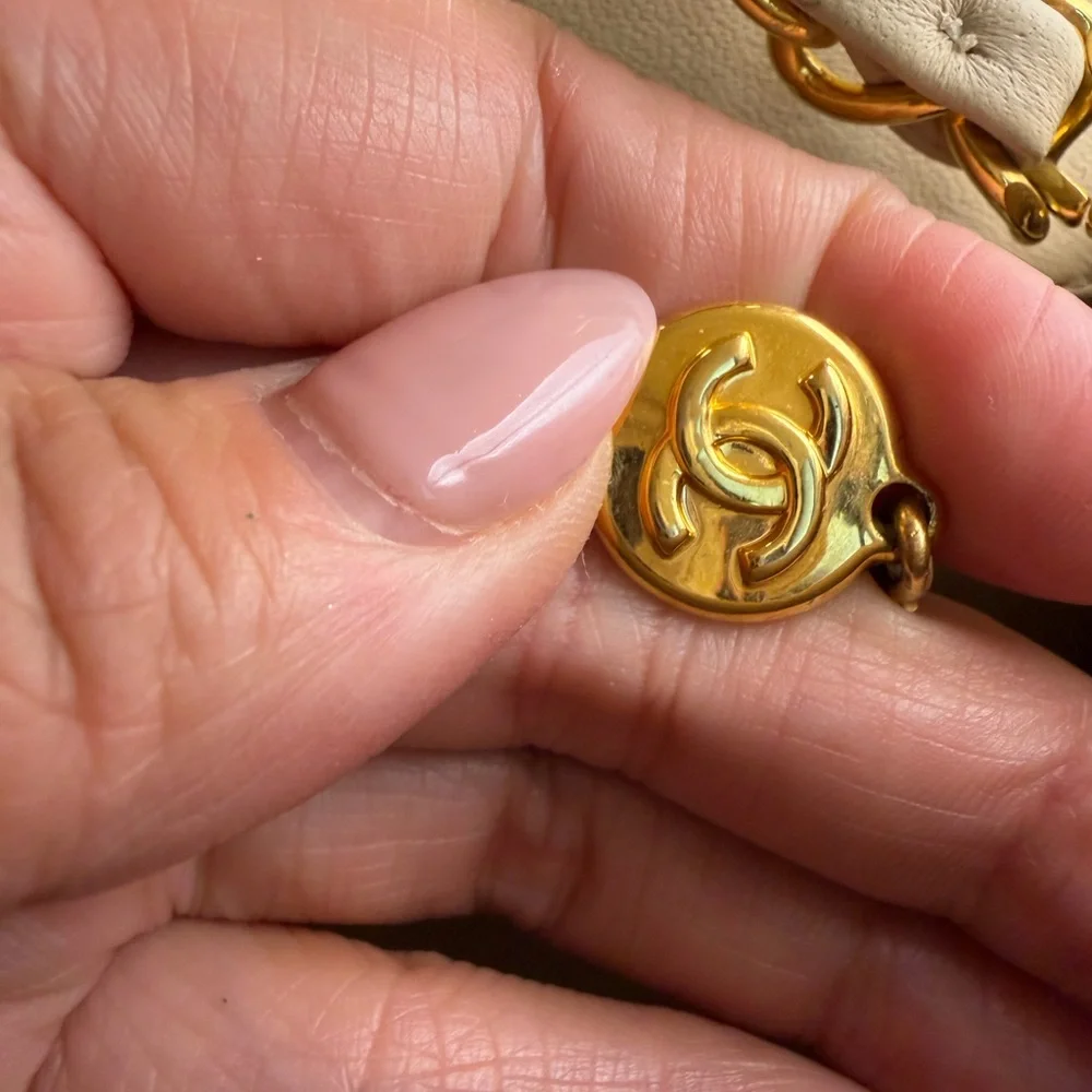 Vintage Chanel Diana Classic Flap Bag Beige Lambskin 24k Gold Hardware Bag - Picture 13 of 17